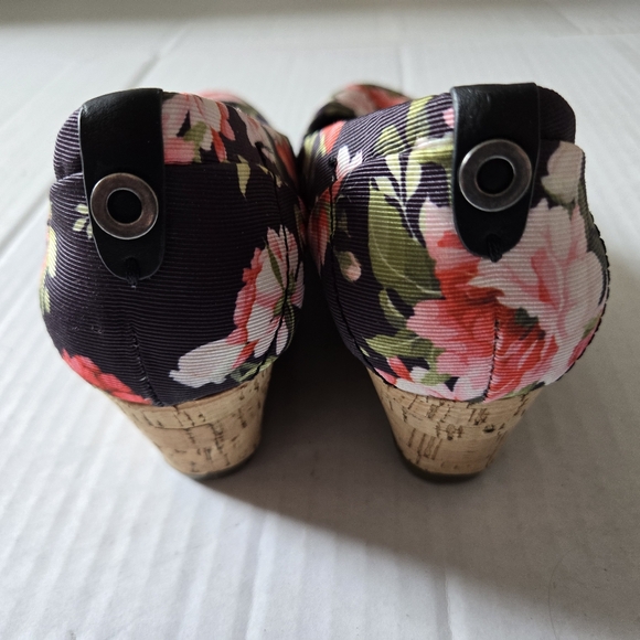 CHELSEE Memory Foam SeaBird Flats or Shoes With Floral Design Size 8 - Picture 4 of 13